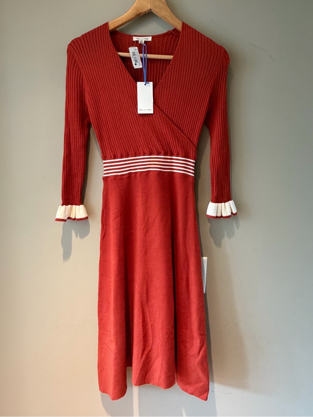 tea n rose Rust Red Knit Wrap-Style Midi Dress with Ivory Trim M NWT